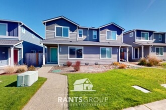 Building Photo - Great Location! Easy JBLM Commute!