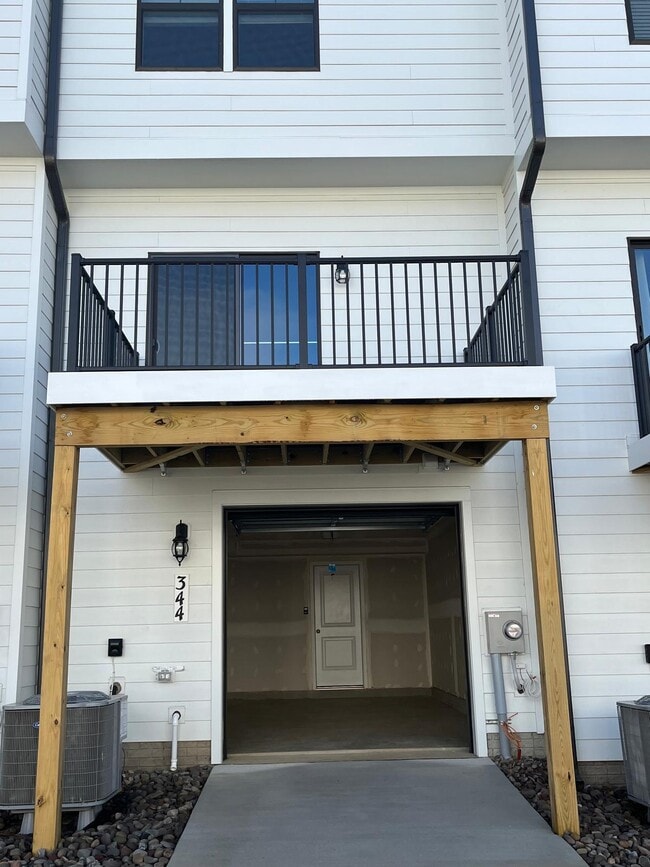 Building Photo - 344 Ensemble Wy