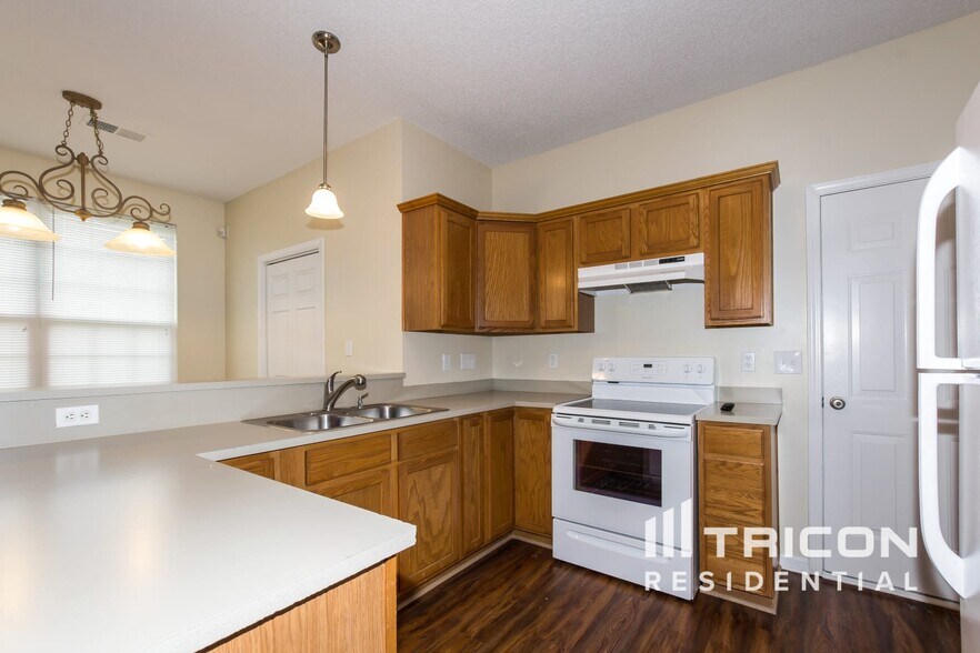 Building Photo - 4643 Fox Thorne Dr