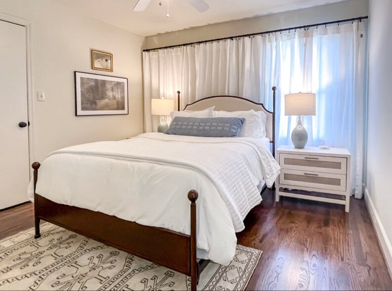 Building Photo - 4445 6th Ave S