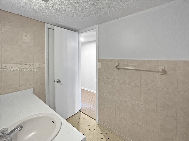 Building Photo - 7604 Abbey Ln
