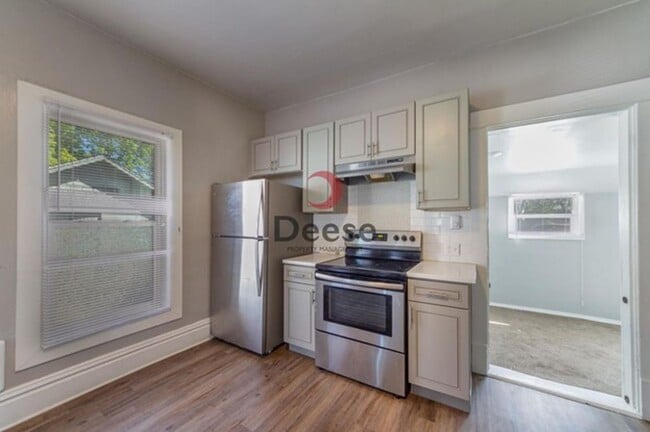 Building Photo - Adorable Home Centrally Located