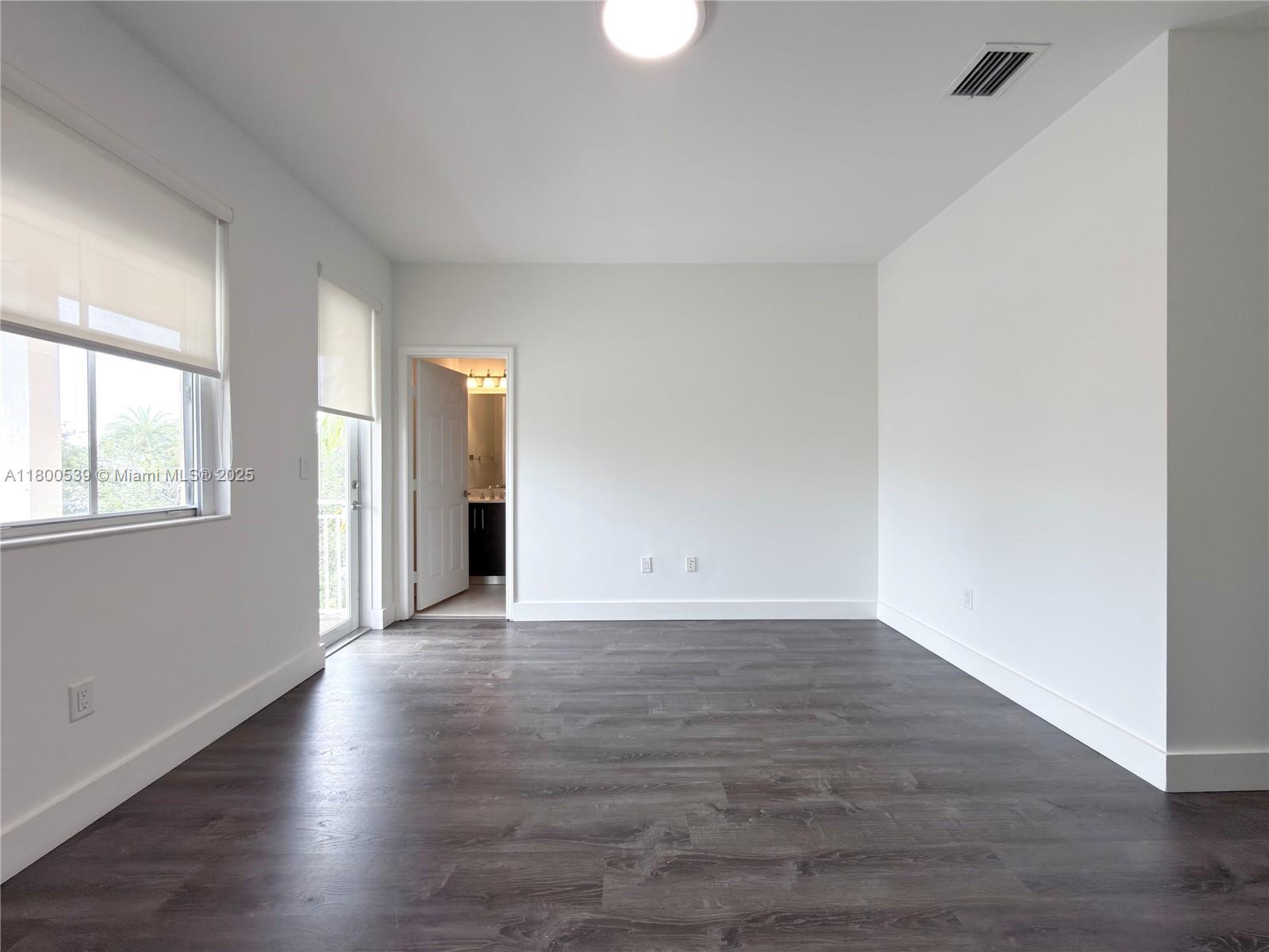 Building Photo - 10423 NW 70th Ln