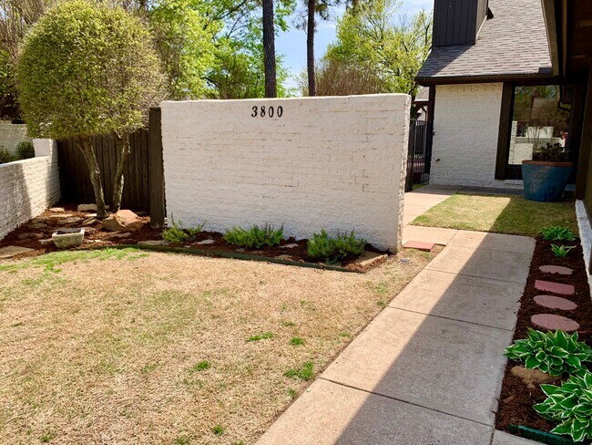 Building Photo - 3800 Havenbrook Cir