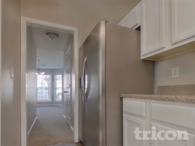 Building Photo - 341 Rosemont Ct