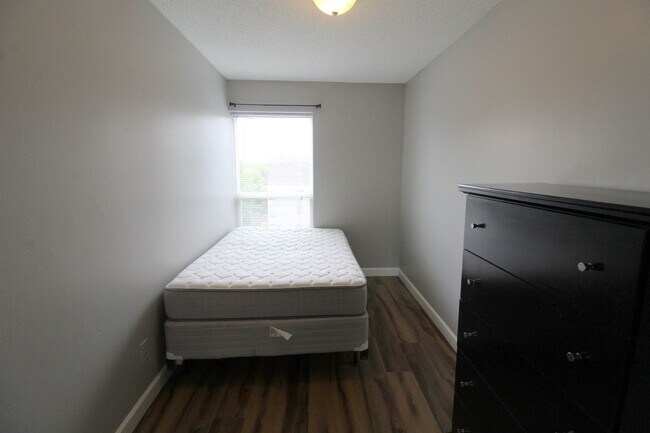 Building Photo - 1348 Hunters Rd