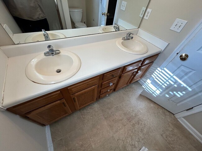 Building Photo - COMING SOON! N Greensboro, 4/2.5 home off of N Church St near Lake Jeanette & I-840