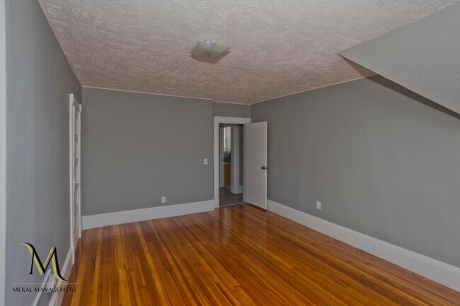 Building Photo - 122 Fort Pleasant Ave