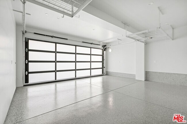 Building Photo - 211 S Irena Ave