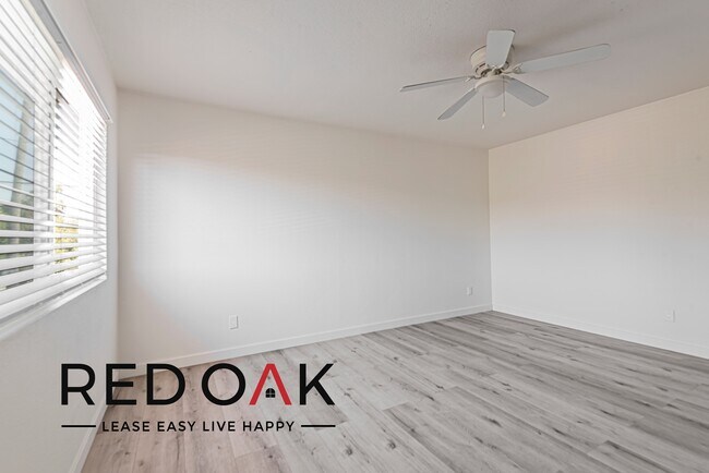 Building Photo - 4652-4654 Grey Dr