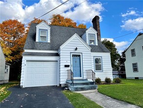 Building Photo - 5 Joy St