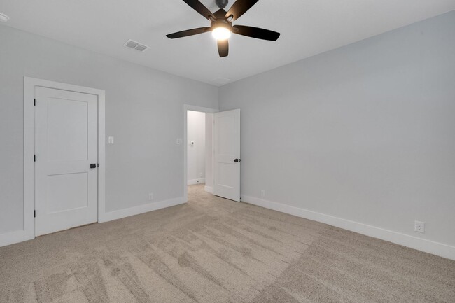 Building Photo - 3 Bedroom 2.5 Bath Townhome!