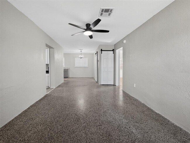 Building Photo - 510 N Barrow Ave