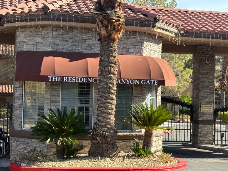 Building Photo - 2200 S Fort Apache Rd