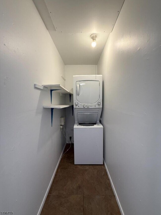 Building Photo - 201 4th St