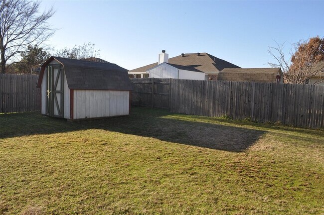 Building Photo - 1611 Windcastle Dr
