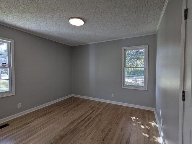 Building Photo - 272 Victory Dr
