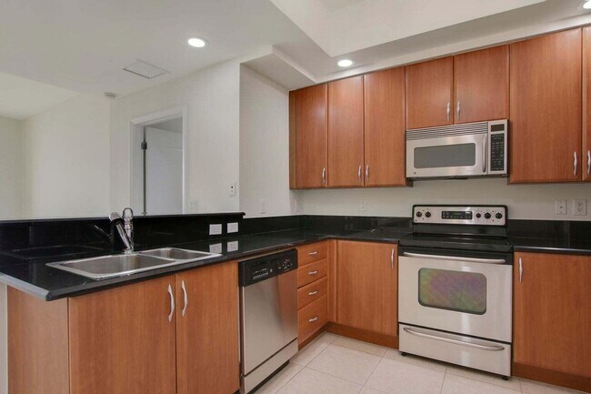 Building Photo - 801 S Olive Ave