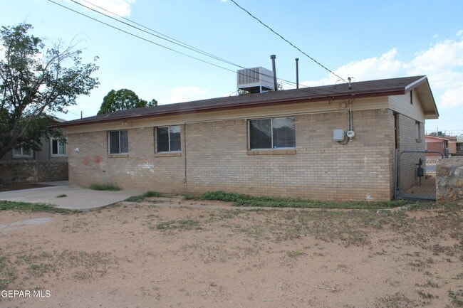 Building Photo - 5656 Sun Valley Dr