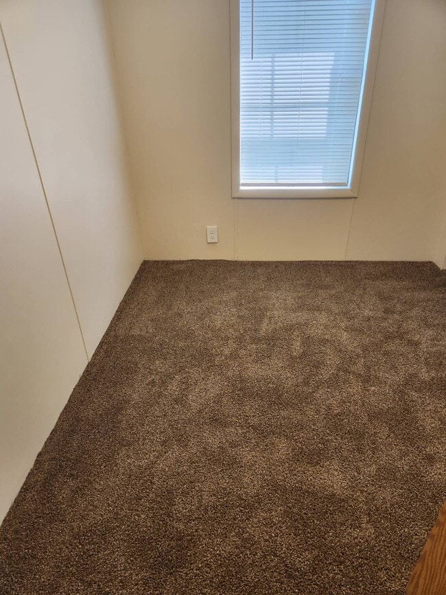 Building Photo - 180 Dixon Rd