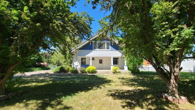 Primary Photo - $2,200 - 4 Bed / 3 Bath Beautiful Home in ...