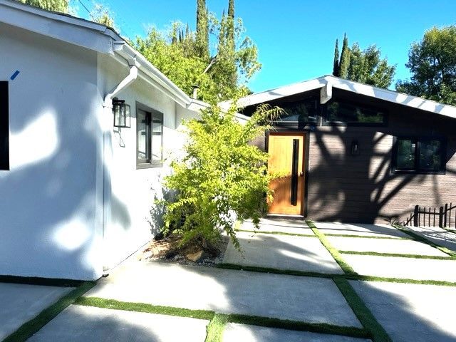 Building Photo - 22421 Mulholland Dr