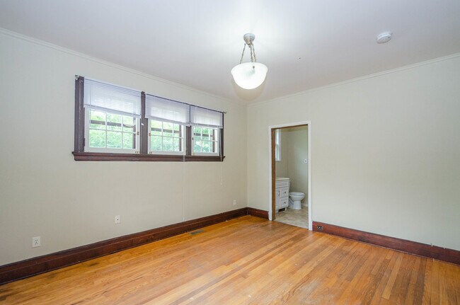 Building Photo - 1517 S University Ave