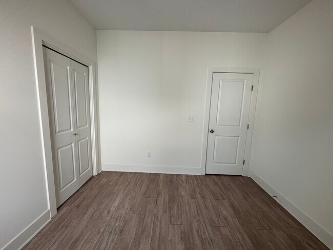 Building Photo - 1747/49 Hickory