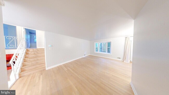 Building Photo - 1216 Downs Dr