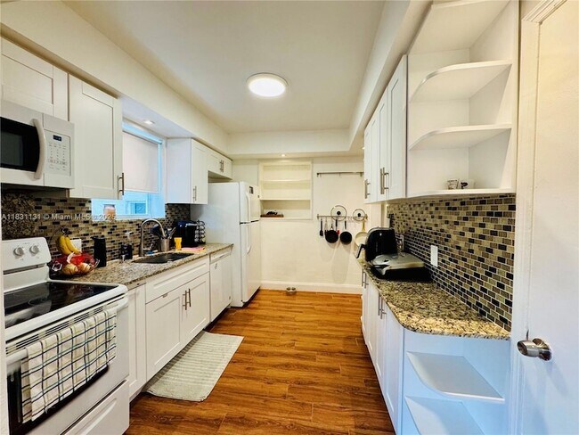 Building Photo - 920 N 26th Ave