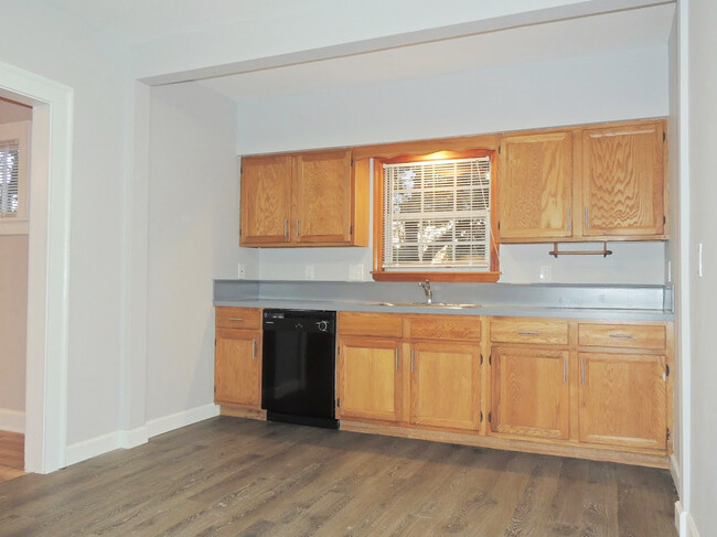 Building Photo - Newly & Amazingly Rehabbed 3 Bed - 1 Bath ...