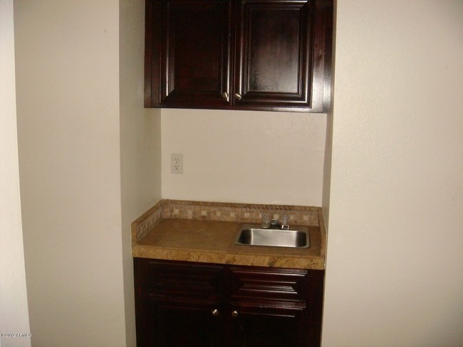 Building Photo - 4050 E Cactus Rd
