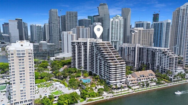 Building Photo - 520 Brickell Key Dr