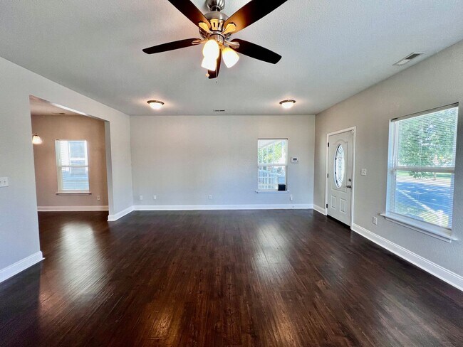 Building Photo - Gorgeous 4 bedroom 3 bath new construction...
