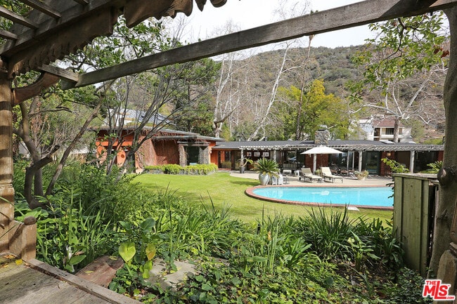 Building Photo - 2673 Mandeville Canyon Rd