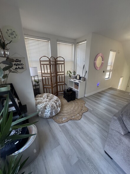 Living Room - 734 S Beck Ave