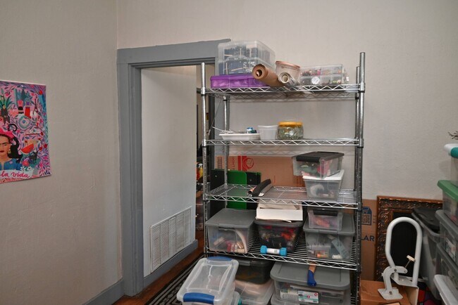 Building Photo - Charming 3 Bed 1 Bath in Hospital District