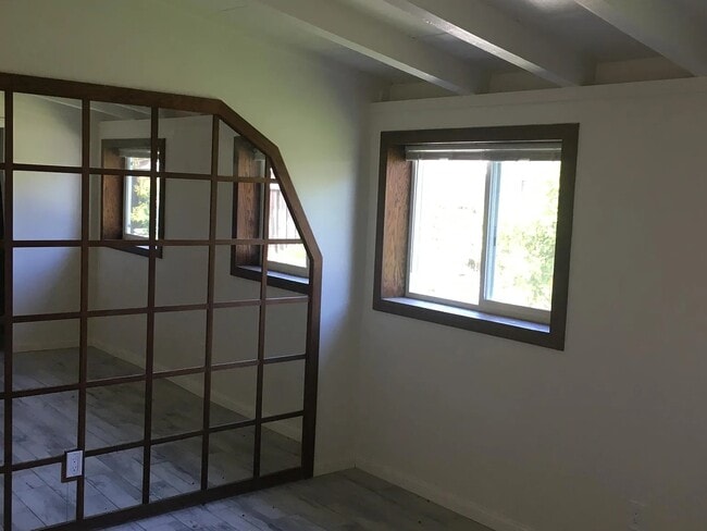 Building Photo - 1222 Palamos Ave