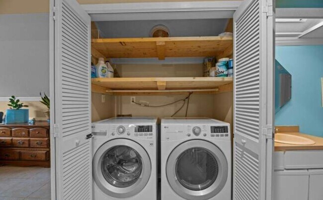 Building Photo - Beautifully Furnished Loft Condo in Fairfield Harbour Available Jan 5 - Utilities Included!