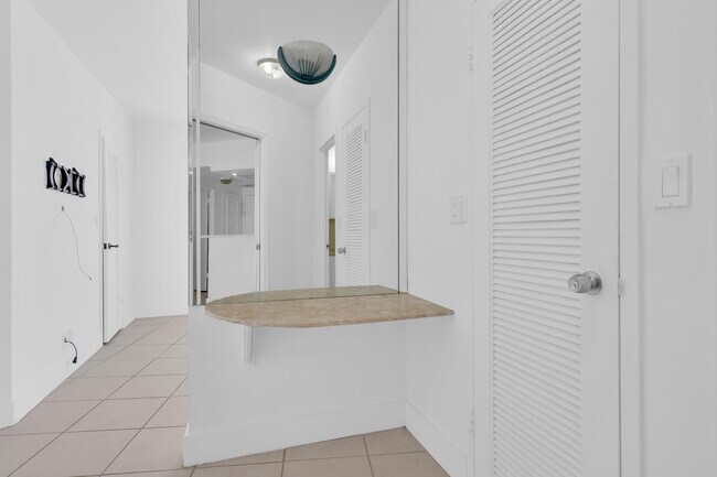 Building Photo - 3725 S Ocean Dr