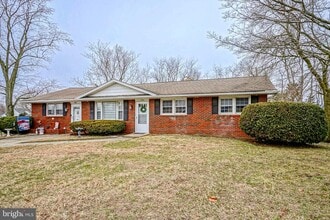 Building Photo - 10 Garfield Ave