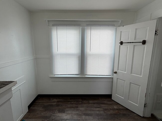 Building Photo - Cute 2 bedroom/1 bath Bunglow with garage in Dayton