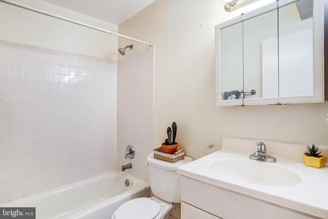 Building Photo - 9930 Brookridge Ct