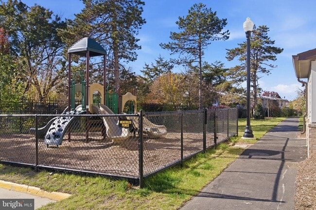 Building Photo - 2136 Glacier Rd