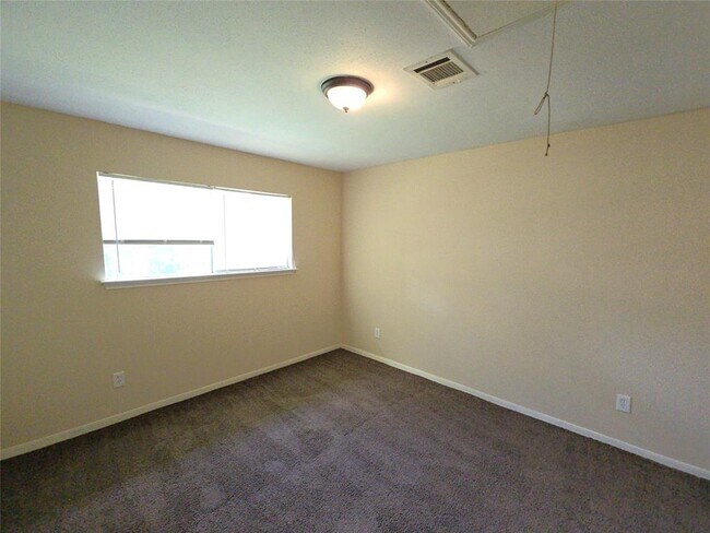 Building Photo - 4718 Reynaldo Dr