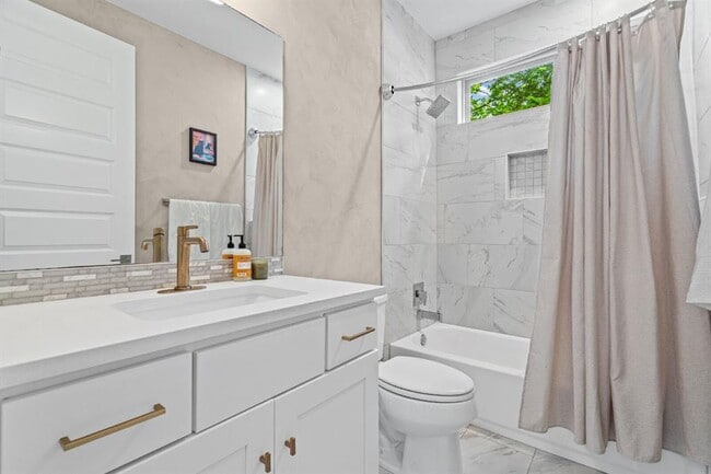 Building Photo - 2906 Webberville Rd