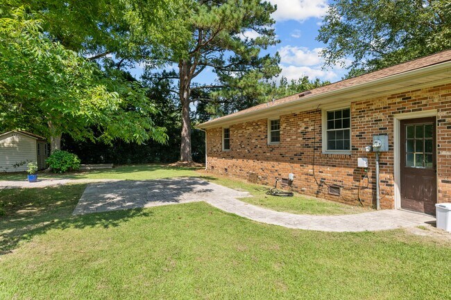 Building Photo - 1045 Scott Town Rd