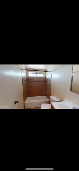 Building Photo - 3430 N Fontana Ave