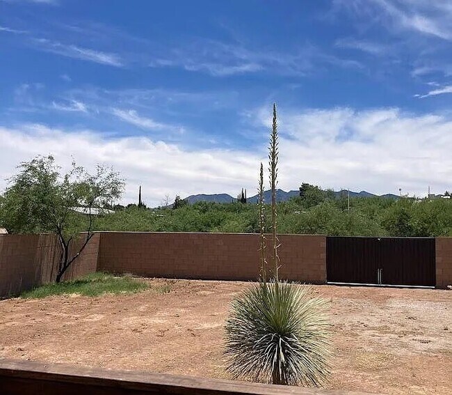 Building Photo - 3181 W Green Park Dr