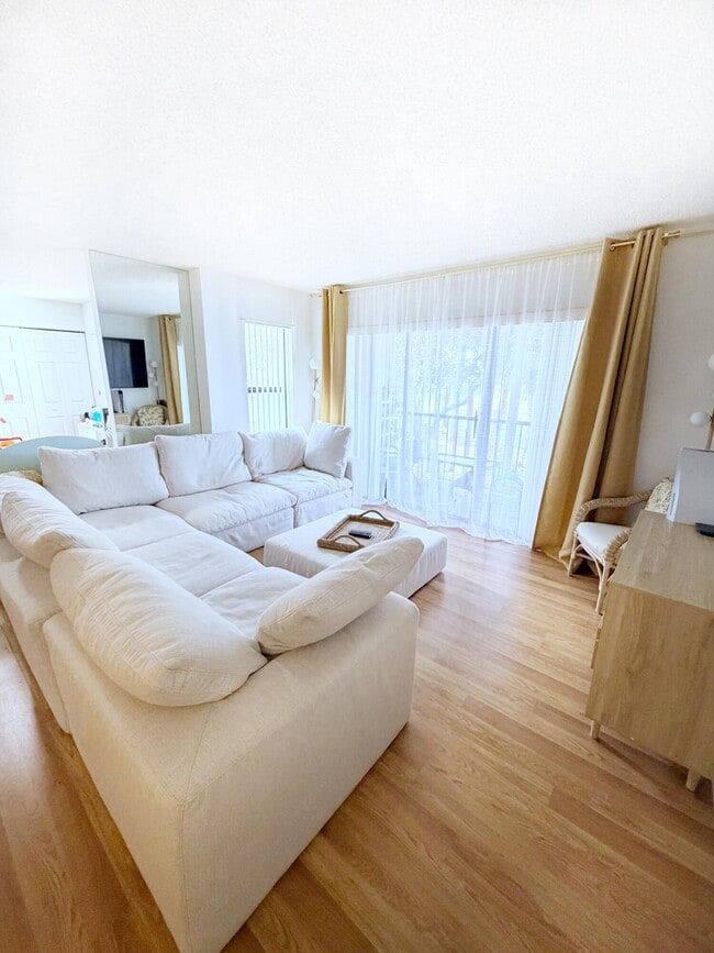 Building Photo - 1014 Green Pine Blvd